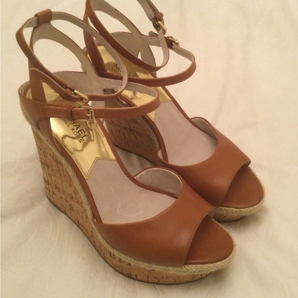 NIB Michael Michael Kors Axton leather two strap luggage wedge. Size 9. - Picture 6 of 12